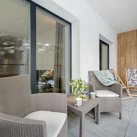 Apartment Close To The Beach, With Pool